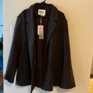 A brand new oversized blazer. I bought it online but it is too large for me T-T.